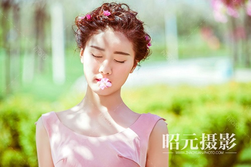 ������Ů�˵�һ�Α��к͵ڶ��Α��еĲ�e